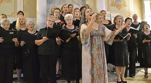 Maly Levy trgt mit dem Chor hebrische Lieder vor.   | Foto: ehrlich