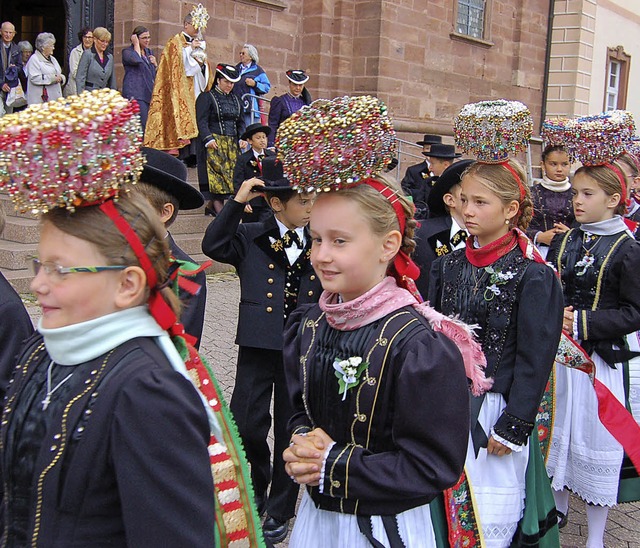 Die Kommunionkinder beteiligten sich i... reiche Auswahl an Selbstgestricktem.   | Foto: Christian Ringwald