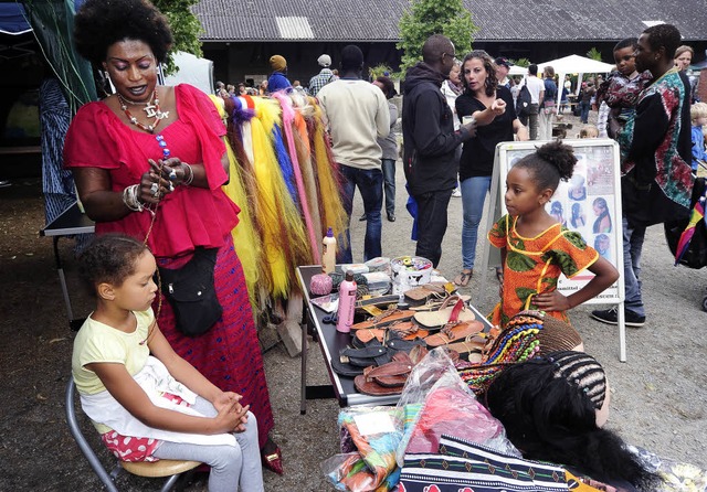 <Text>Beim Afrikafest auf dem Mundenho...uch Rastazpfe flechten lassen.</Text>  | Foto: Thomas Kunz