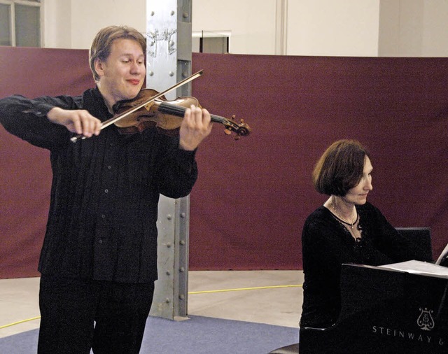 Mit standing ovations quittierten die ...rej Bielow und Pianistin Andrea Kauten  | Foto: Karin Stckl-Steinebrunner