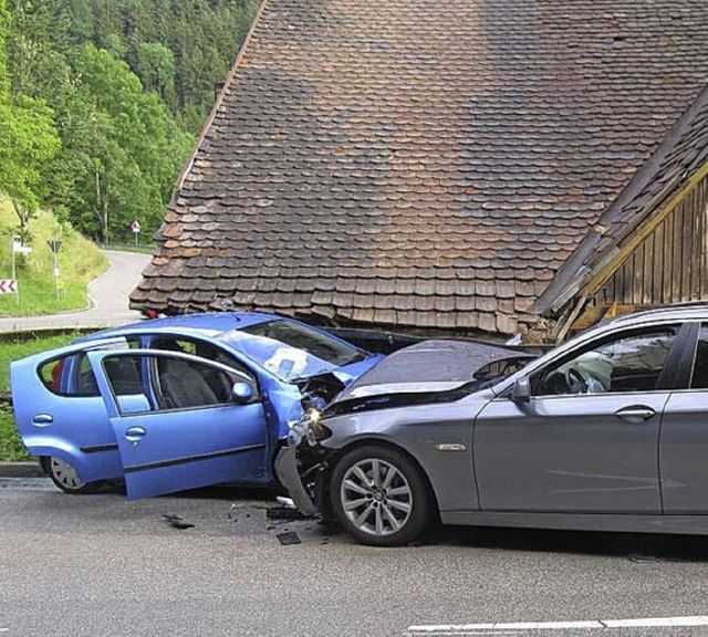 Frontal gegeneinander fuhren diese zwe... nahe der &#8222;Sternenkurve&#8220;.   | Foto: Polizei