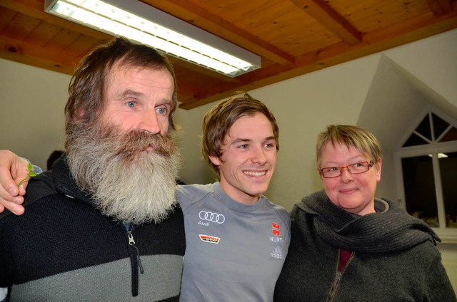 Fabian Riele mit seinen Eltern  | Foto: Johannes bachmann