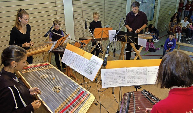 Das Hackbrett-Ensemble der Trachtengruppe Glottertal am Jugendnachmittag   | Foto: Christian Ringwald