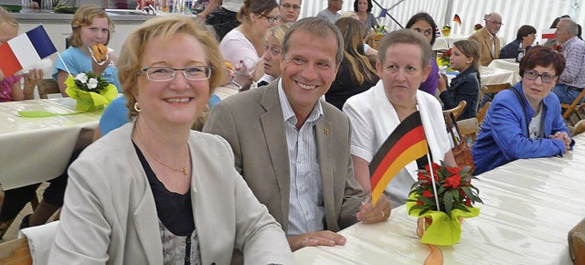 Sabine Hartmann-Mller und OB Klaus Eb...rin das Stdtepartnerschaftsjubilum.   | Foto: ZVG