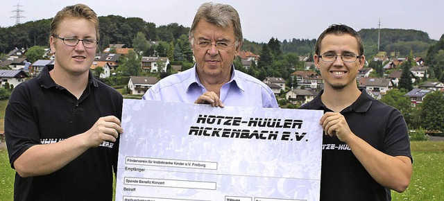 Andreas Matt (links) und Matthias Metz...rverein krebskranke Kinder in Freiburg  | Foto: frderverein krebskranke kinder