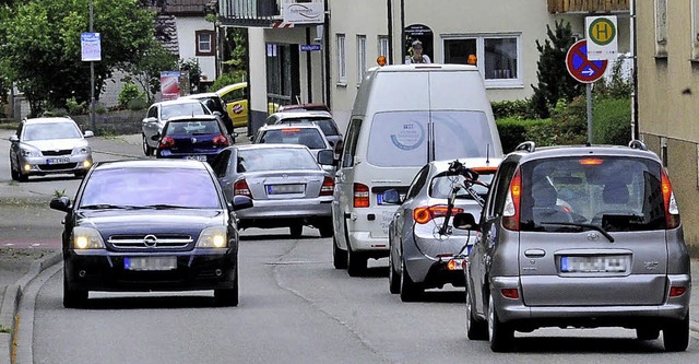 Von wegen flssiges Vorankommen auf de...enzlingens OSt-West-Hauptverkehrsachse  | Foto: Markus Zimmermann               