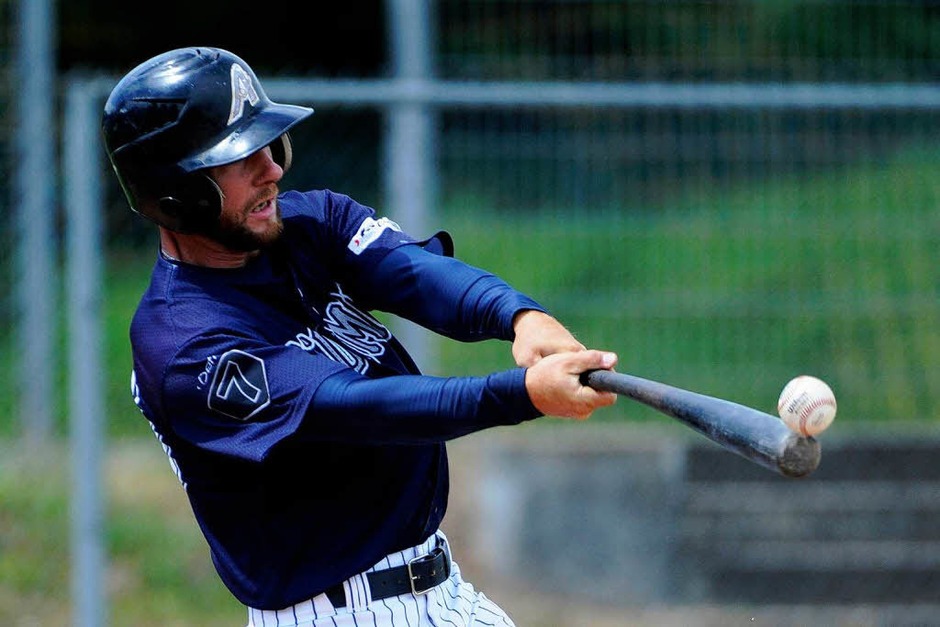 Baseball mit badischer Note – die Neuenburg Atomics gewinnen das Heimspiel gegen die Frankfurt Eagles mit 7:6. (Foto: Achim Keller) Baseball mit badischer Note – die Neuenburg Atomics gewinnen das Heimspiel gegen die Frankfurt Eagles mit 7:6. (Foto: Achim Keller)