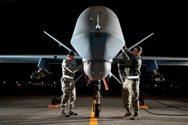 US-Soldaten machen eine &#8222;MQ-9 Re...as Verteidigungsministerium berlegt.   | Foto: dpa