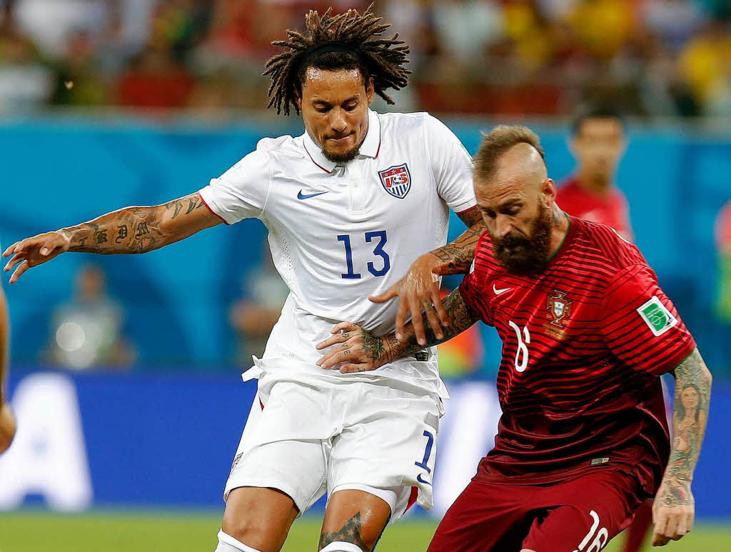 Auf dem Knie trgt Jermaine Jones die Liebe zu seinem Vaterland spazieren: Ein Stern in Stars & Stripes.