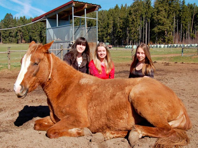 Alisia Makedonski, Alina Rudolf und Re...i ihrem Besuch auf dem Schlchtseehof   | Foto: PRIVAT