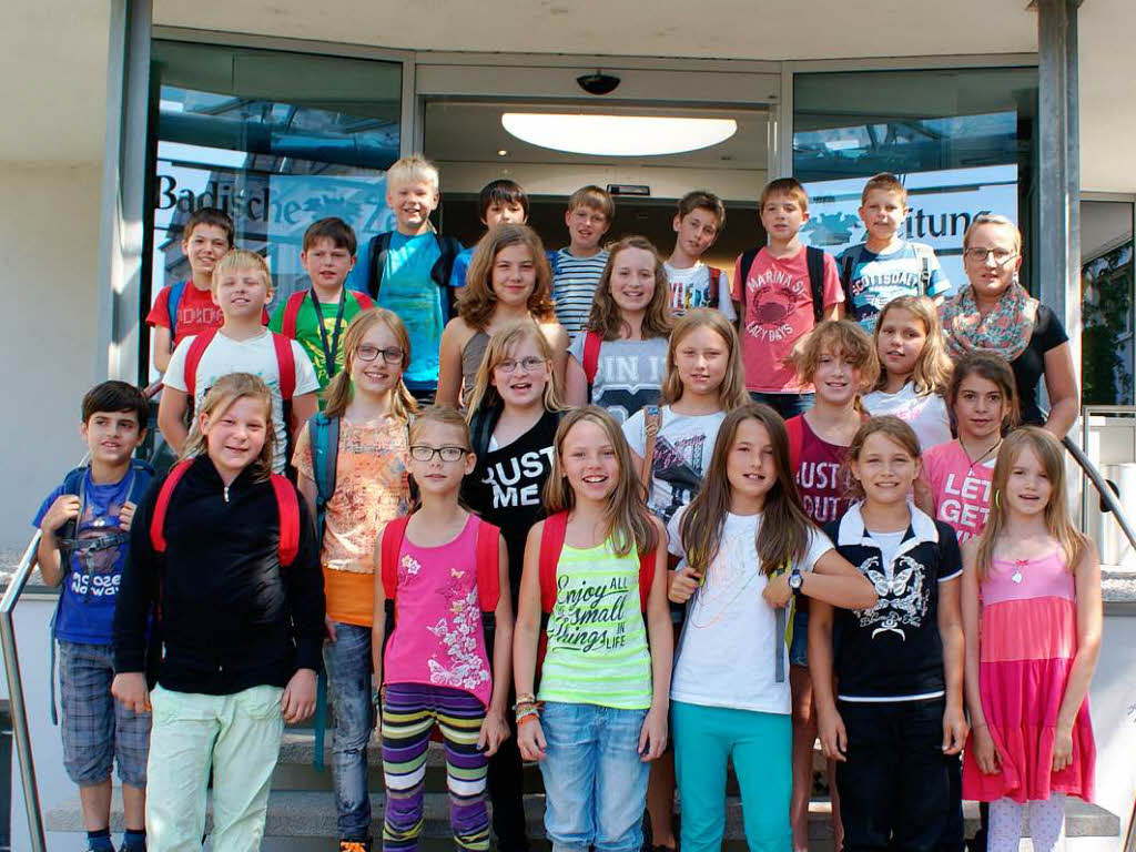 Die Klasse 4c der GWRS Vorderes Kandertal Schallbach mit ihrer Lehrerin Carolin Graf. Die Klasse 4c der GWRS Vorderes Kandertal Schallbach mit ihrer Lehrerin Carolin Graf.