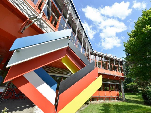 Das Deutsch-Franzsische Gymnasium mit...en Fenstern und Winkeln in der Fassade  | Foto: Michael Bamberger