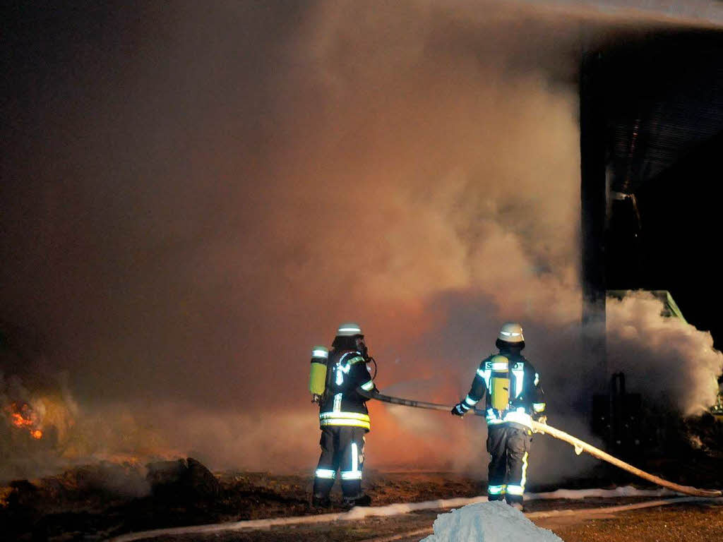 Die Klber konnte die Familie des Scheunenbesitzers vor den Flammen retten, die Arbeitsgerte wurden aber stark beschdigt. Die Feuerwehr war mit 40 Leuten im Einsatz.