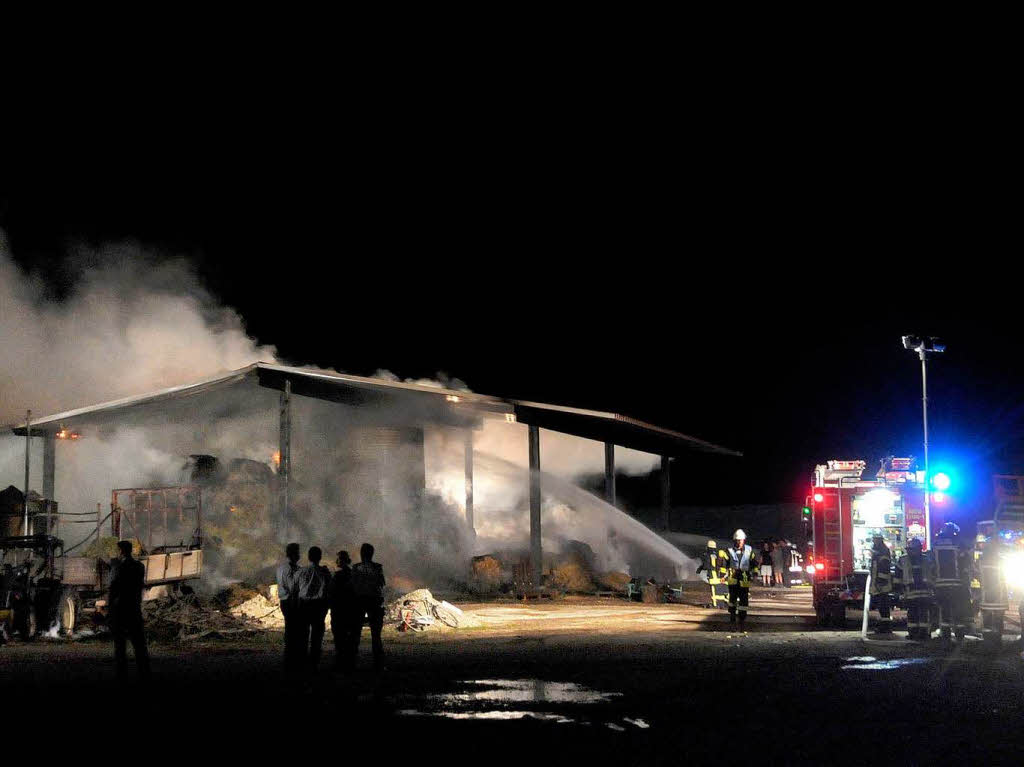 Die Klber konnte die Familie des Scheunenbesitzers vor den Flammen retten, die Arbeitsgerte wurden aber stark beschdigt. Die Feuerwehr war mit 40 Leuten im Einsatz.