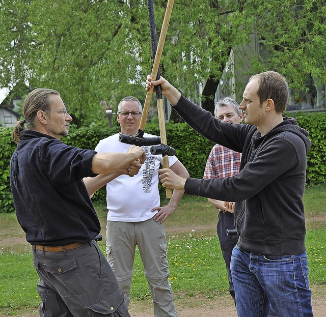 Gregor Schopka (linkes Foto, links) ze...cher aber auch auf Spielleute freuen.   | Foto: Fotos: Bleyer