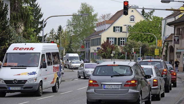 Viel Verkehr, viel Lrm: Das soll knf... werden, mglicherweise mit Tempo 30.   | Foto: Fillisch