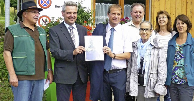 Ewald Ltzelschwab (von links), Gerhar...ps (Projektleiterin Entente Florale).   | Foto: Gabriele Rasenberger