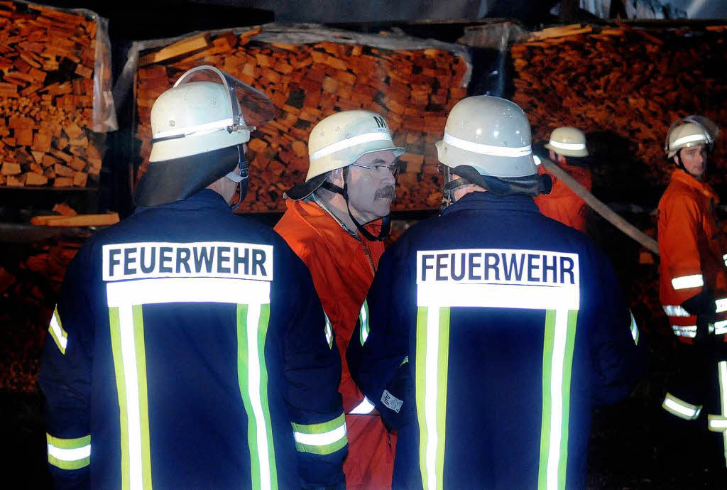 Groeinsatz der Feuerwehren aus Schuttertal, Seelbach und Lahr: Das Sgewerk Obert brannte ab.
