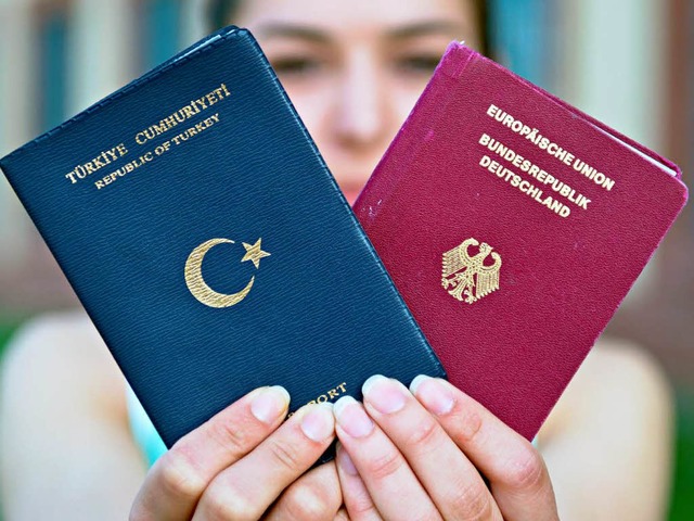 Ein trkischer und ein deutscher Pass: Das geht.  | Foto: dpa