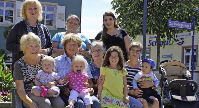 Die Familienpatinnen Renate Schneider ...a Duwe und Vanessa Vogel (von links).   | Foto: Sina Gesell