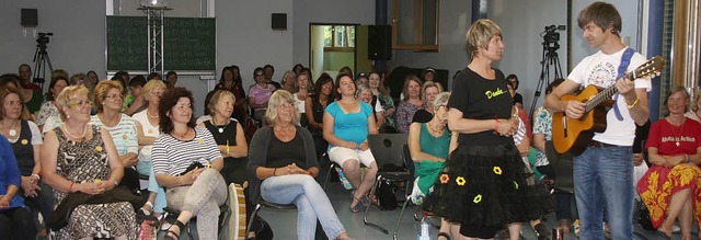 Heike Maurer und der Musiker Sven Huck bei der Veranstaltung in Mahlberg.   | Foto: Michael Masson