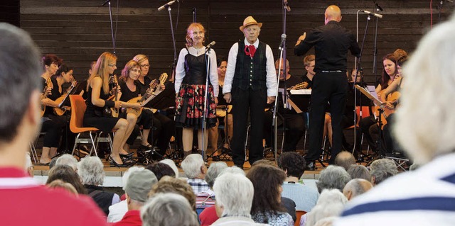 In stimmungsvollem Ambiente verfolgten zahlreiche Zuhrer das Konzert.   | Foto: Zahn