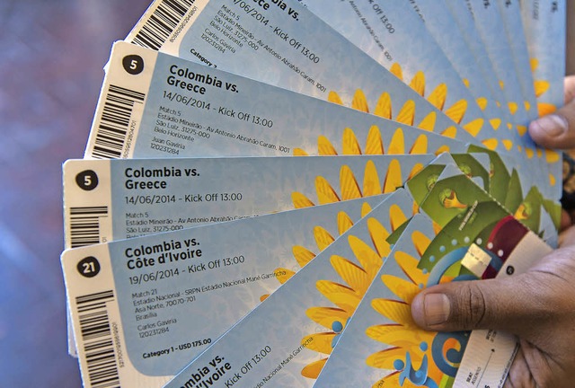 Hoch lukrativ: WM-Tickets kosten auf d...markt in Brasilien bis zu 11500 Euro.   | Foto: AFP