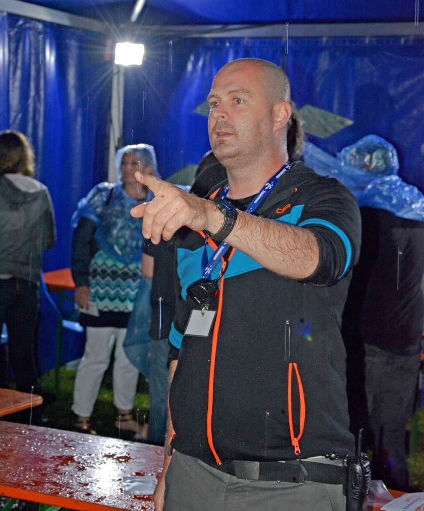 <Text>Abgebrochen wurde der Event am Freitag von Marcel Weckmer, Sicherheitschef der Firma MCW</Text>
