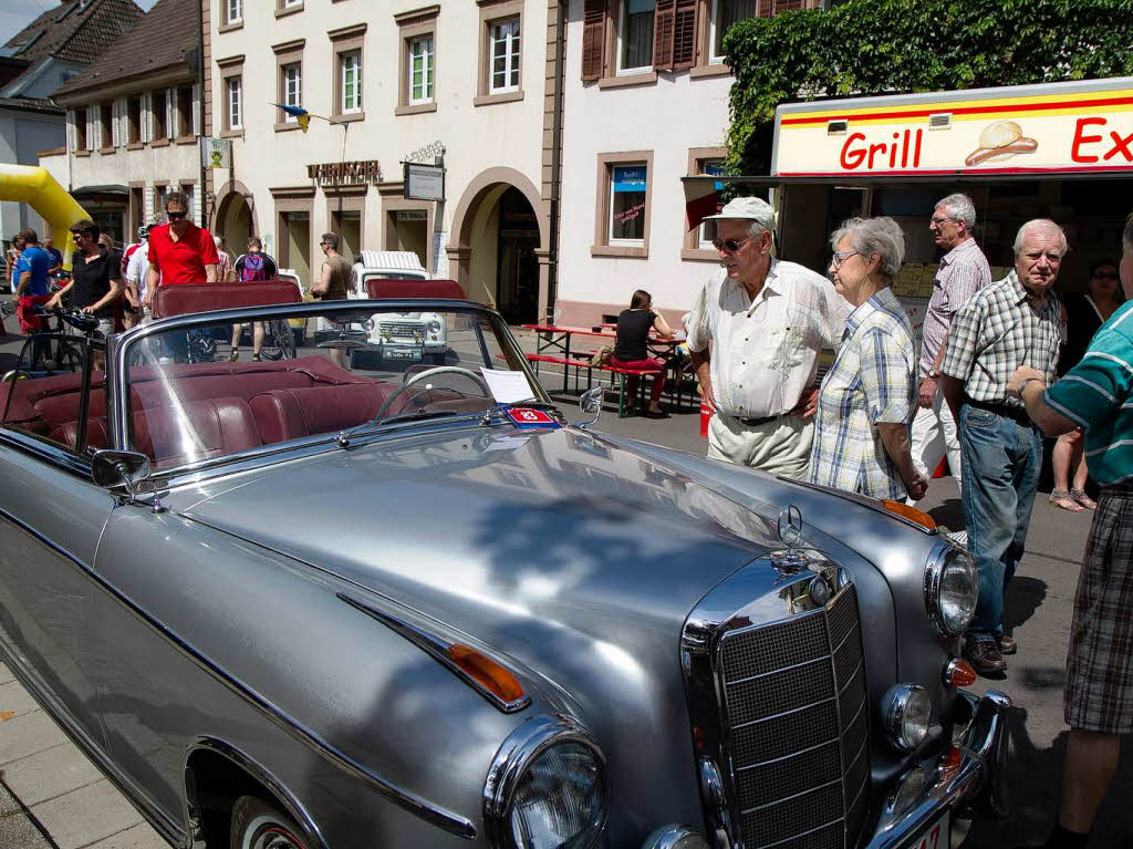 Impressionen von Oldtimer Show und Aktionen beim verkaufsoffenem Sonntag, den die Waldkircher Werbegemeinschaft auf die Beine gestellt hat.