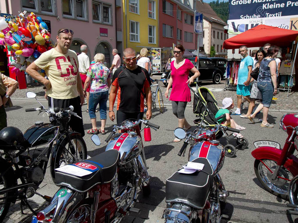 Impressionen von Oldtimer Show und Aktionen beim verkaufsoffenem Sonntag, den die Waldkircher Werbegemeinschaft auf die Beine gestellt hat.
