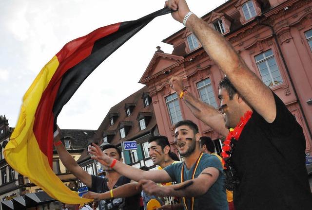 Offenburg feiert den Einzug ins Halbfinale  | Foto: Helmut Seller