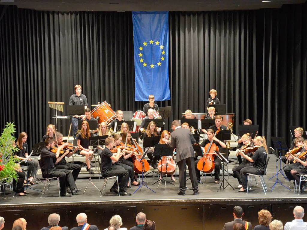 Das Symphonische Orchester des erasmus Gymnasiums sorgte fr Musik.