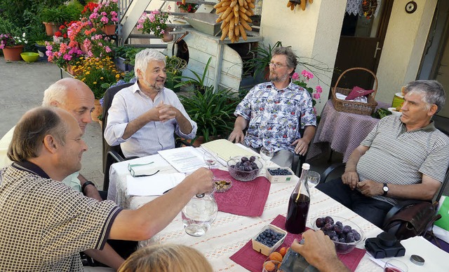 Der gemeinsame Austausch stand im Mitt...ldirektor Wolfgang Reimer in Amoltern.  | Foto: Christel Hlter-Hassler