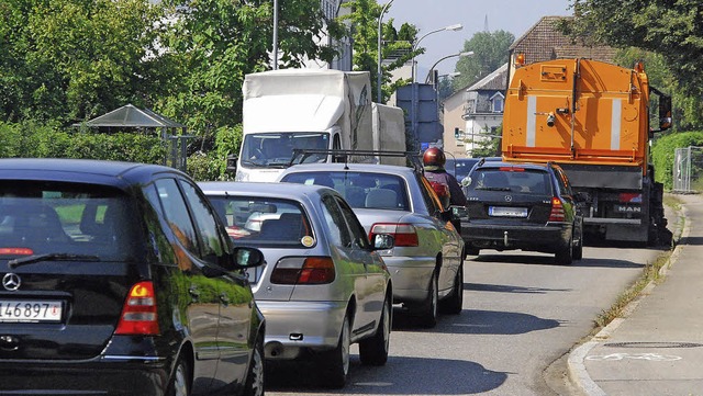 Die Ortsdurchfahrt Warmbach der Bundes...rmaktionsplan soll Abhilfe schaffen.   | Foto: Ralf Staub