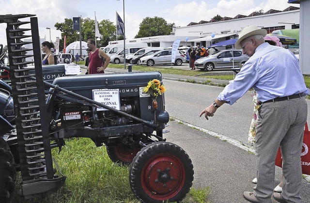 Alte Hanomags, die beim Steinbuckfest ... das Interesse der Besucher auf sich.   | Foto: Volker Mnch