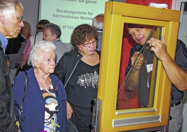 Auf das rege Interesse der Besucher st...r Polizeidirektion Freiburg.Bild: Lins  | Foto: Lins