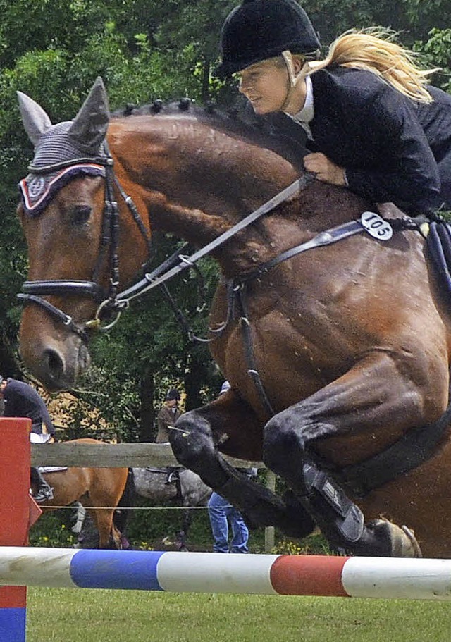 Geschicklichkeit und Balance waren beim Reitturnier des RFV Breisach gefragt.   | Foto: Frank Kreutner