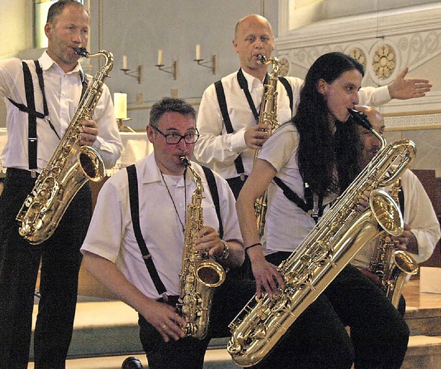 In einem gut besuchten Benefizkonzert ...schwungvollen und mitreienden Klngen  | Foto: Karin Stckl-Steinebrunner