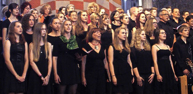 Der Gospelchor des Scheffelgymnasiums ...n die Lieder in schwedischer Sprache.   | Foto: Jrn Kerckhoff
