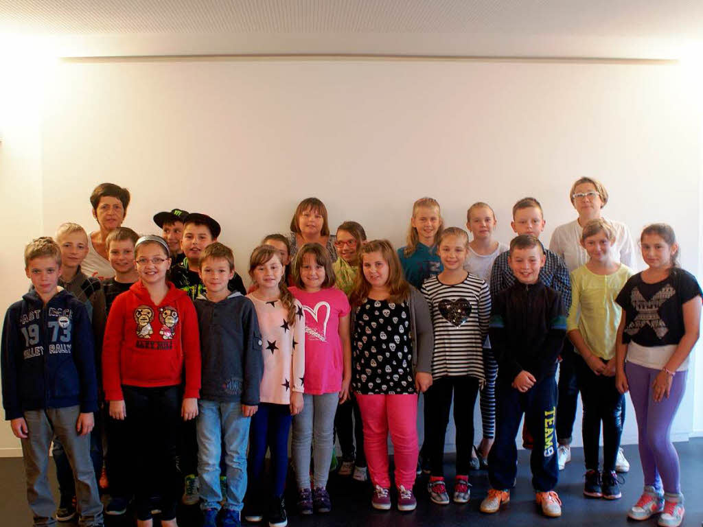 Die Klasse 4b der Grundschule Langenwinkel Kippenheimweiler mit ihrer Lehrerin Christina Hupfer. Die Klasse 4b der Grundschule Langenwinkel Kippenheimweiler mit ihrer Lehrerin Christina Hupfer.