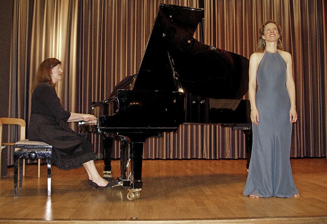 Sopranistin Julia Rempe, begleitet von...em Programm und ebensolcher Qualitt.   | Foto: Hildegard Karig