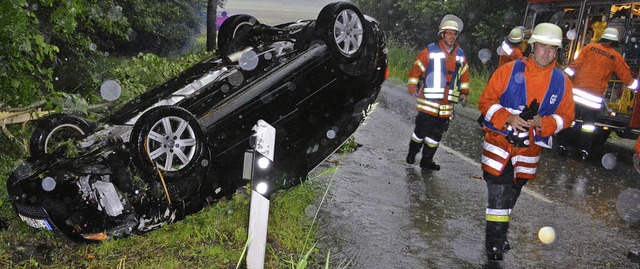 Der Fahrer dieses Wagens wurde bei dem Unfall zum Glck nur leicht verletzt.   | Foto: Kamera 24