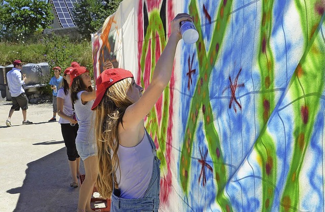 Einen Graffiti-Workshop gab es vergangenes Jahr im &#8222;Tutti Kiesi&#8220;.  | Foto: Martina Proprenter