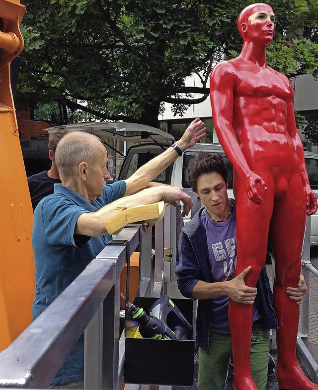 Dieser rote Freigeist geht schon bald ...bner, der die Skulptur entwickelt hat.  | Foto: schule