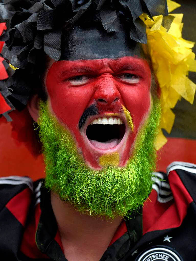 Die deutschen Fuballer liefern eine Fuball-Gala ab.