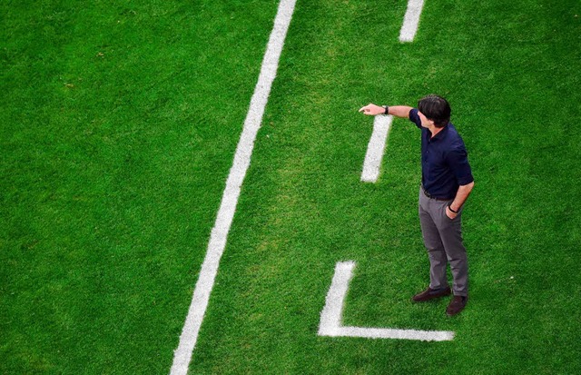 Joachim Lw in seiner Coachingzone  | Foto: AFP