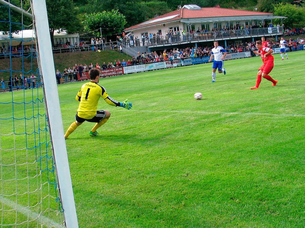 Der Bundesligist geht in Fhrung: Das 1:0 durch Felix Klaus.