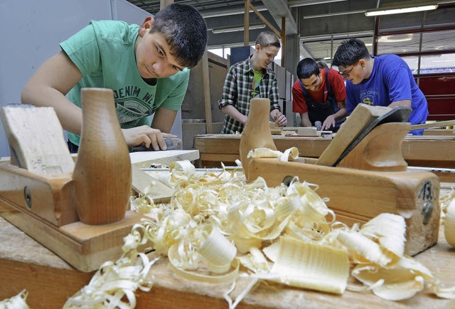 Wichtiger Erfolgsfaktor: die Ausbildung   | Foto: Hendrik Schmidt, dpa