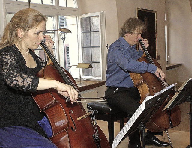 Musizierkunst fr zwei Celli: Pascale Went und Gregor Horsch   | Foto: ADRI