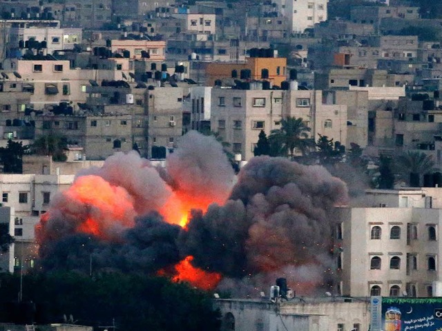 Israelische Luftschlge treffen den Gazastreifen.  | Foto: AFP